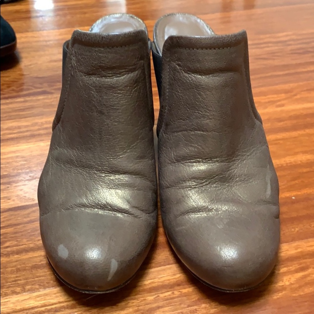 Donald Pliner clogs